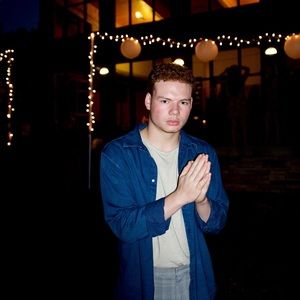 Meet your Posher, Brady